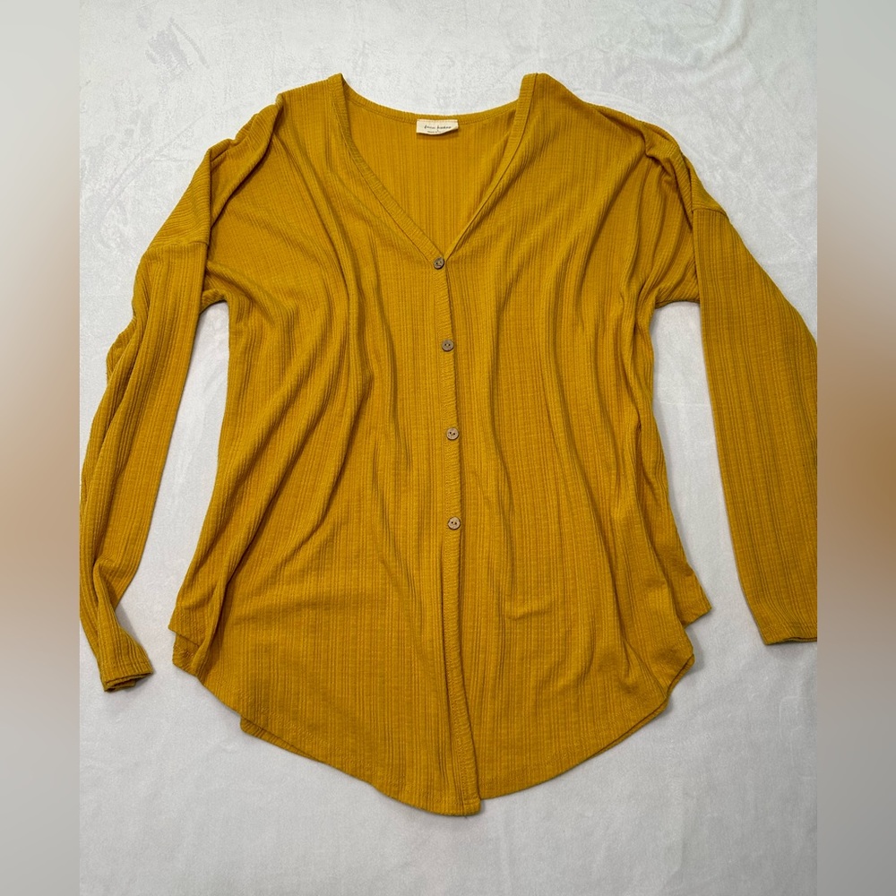 Free Kisses Yellow Long Sleeve Button Up Blouse Size Large